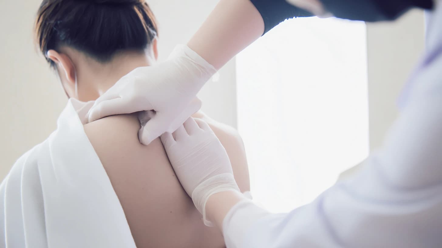 도수·근막 치료 - 기능신경을 활용한 도수 및 뇌 자극 치료. 말초신경 자극을 통한 뇌신경 활성화로 인체의 전반적인 변화를 이끌어냅니다.